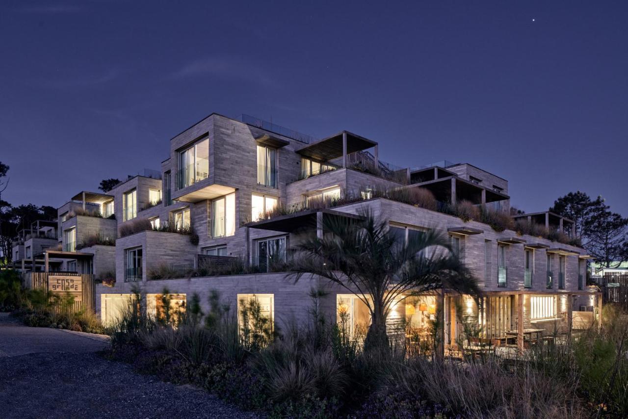 Casagrande Hotel & Beach Club Jose Ignacio  Εξωτερικό φωτογραφία The hotel at night